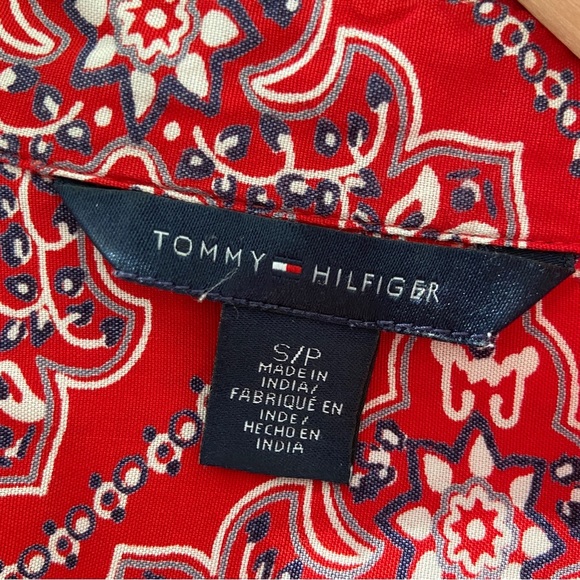 TOMMY HILFIGER RED/WHITE/NAVY PAISLEY PRINT 100% RAYON BUTTON DOWN TOP, SMALL - Picture 9 of 10